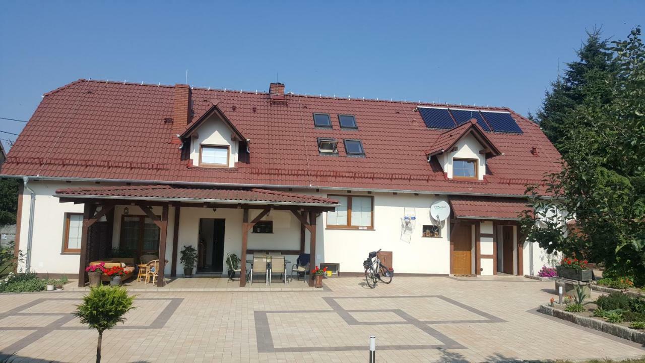 Bukwica Cudowny Zakatek Z Ogrodem I Basenem公寓 外观 照片